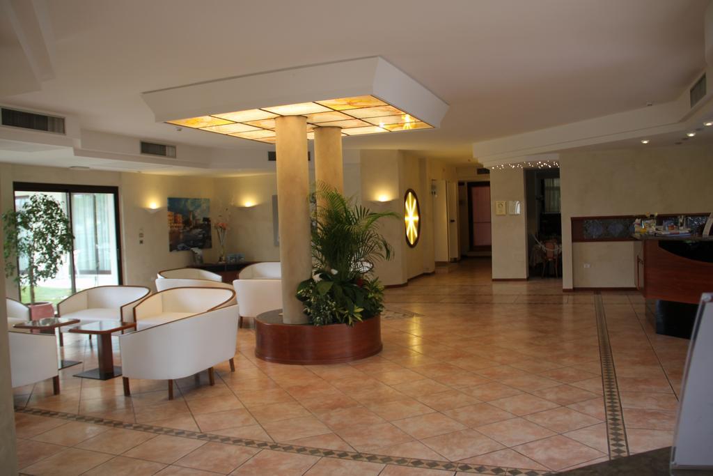 Hotel Porto Azzurro Sirmione Esterno foto